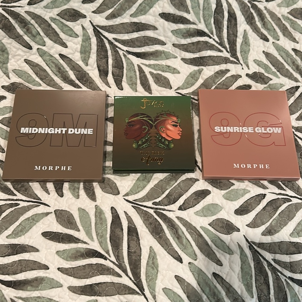 Eyeshadow Bundle - Picture 2 of 5